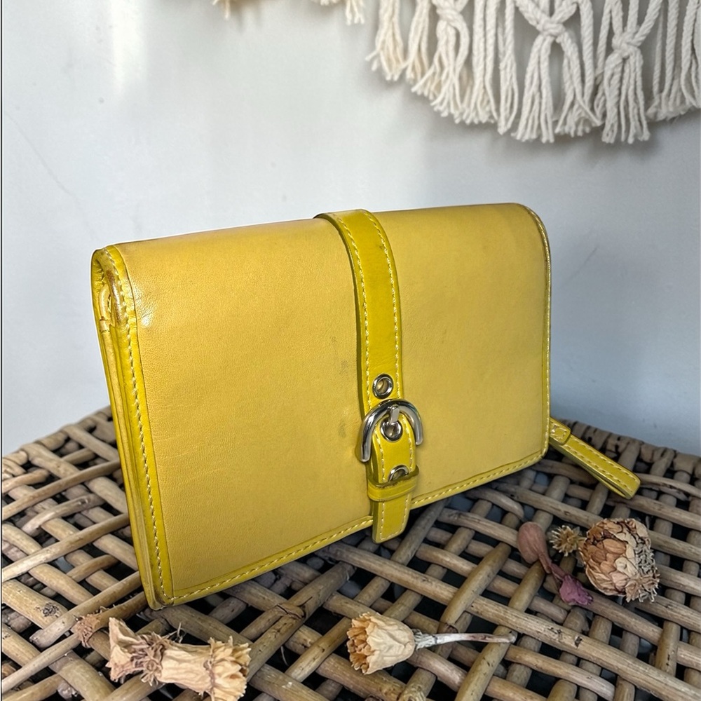 Vintage Coach Yellow Leather Legacy Buckle Snap Wallet - purse set in my closet💛 - Picture 4 of 11